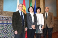 La vicerrectora de Investigacin de la Universidad de Crdoba, Mara Teresa Roldn (segundo lugar por la izquierda), junto a los miembros del jurado: Alonso Rodrguez Navarro (izquierda), Ana Carmen Albniz (tercera por la izquierda) y Nazario Martn Len (derecha).