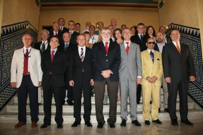 Foto de familia de la autoridades asistentes a la recepcin