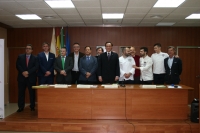 El rector de la UCO, acompaado de diferentes autoridades acadmicas, durante la clausura de las jornadas.