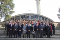 Foto de familia de autoridades asistentes al acto de la festividad del patrn de la Facultad de Ciencias