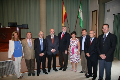 Autoridades y profesores homenajeados en el acto inaugural