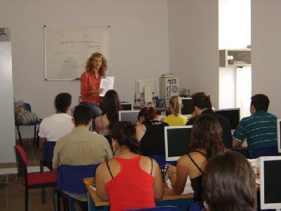 Corduba 06/ Fons Mellaria:Elena Gmez asegura que Internet ayuda a familiarizarse con el ingls y a aprender vocabulario, aunque se desconozca el idioma