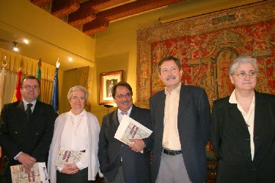 Presentado el libro de Maria Dolores Prez Marn 'Escolapias en Andalucia', editado por la UCO y Cajasur.