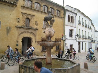 El SEPA  de la Universidad de Crdoba llev a cabo una ruta guiada en bicicleta por lugares con encanto de Crdoba para los usuarios del programa ' A la UCO en bici'