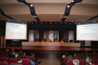 Vista general de la mesa del Claustro