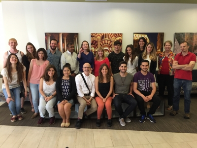 Foto de familia de estudiantes de la UCO y de VCU junto al profesorado participante en el programa