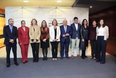 Foto de las autoridades que han estado presente en la presentación de la Guía