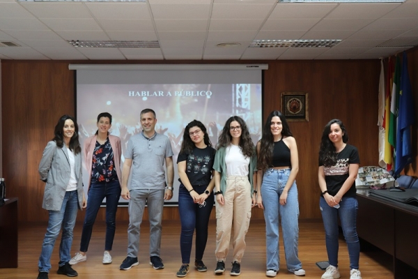 Arranca el taller de hablar en público para personal investigador